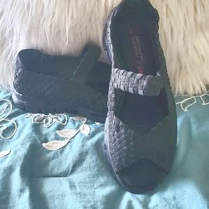 🌞 Skechers Memory Foam shoes